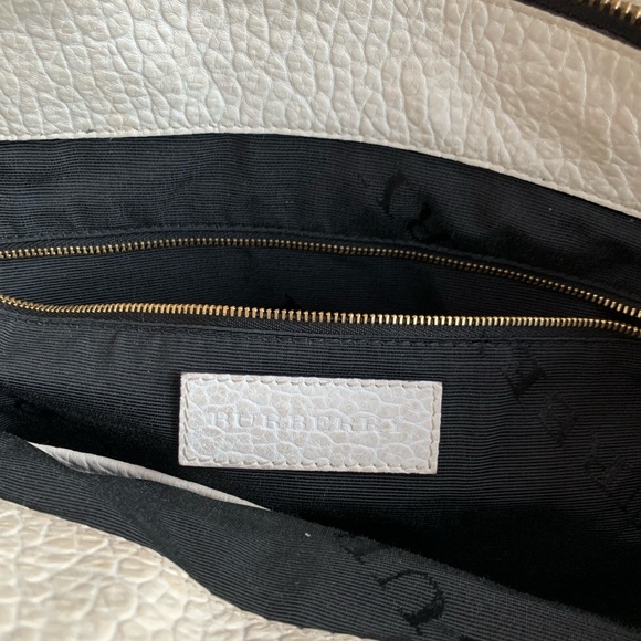 AUTHENTIC BURBERRY Dewsbury Grain Check Leather Tote - Picture 6 of 13